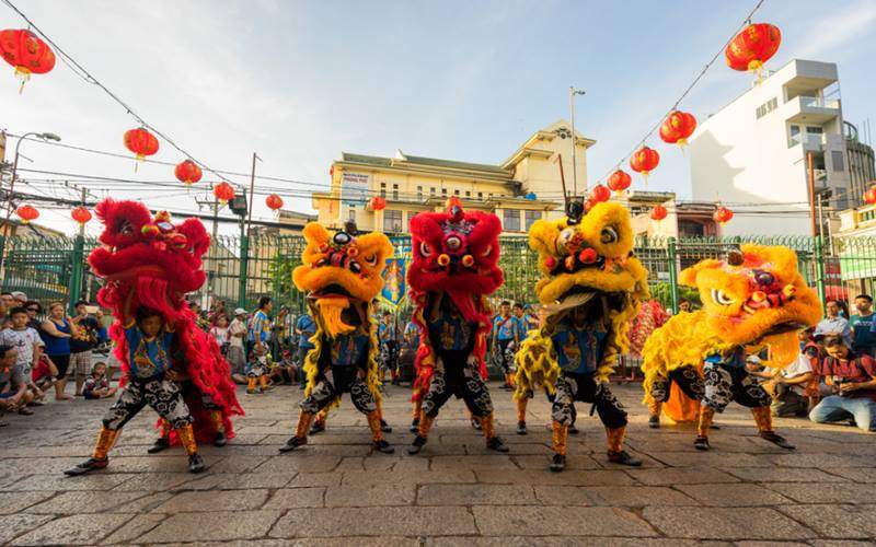 Lion dance in the streets