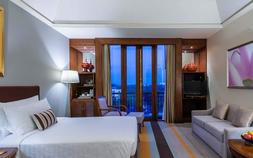 Quarto de Luxo com vista à cidade do Chatrium Hotel Royal Lake Yangon