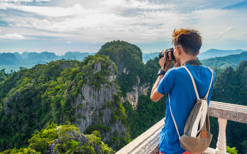 A subida dá vista magnífica em Krabi
