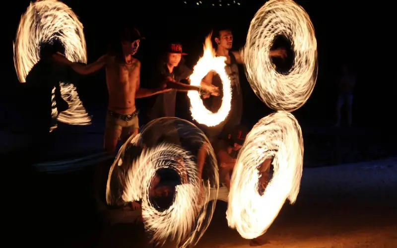 Sinta a energia dos shows com fogo