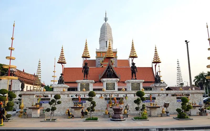 Wat Phanan Choeng reflete a fé eterna de Ayutthaya