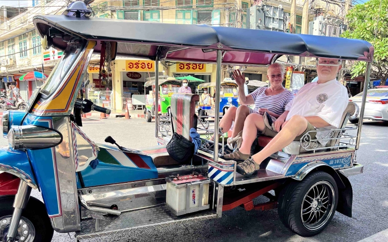 Explore Chiang Rai de tuk-tuk pelas ruas vibrantes