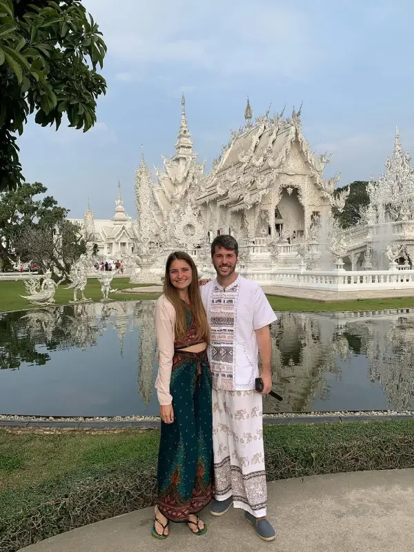 Templo Branco é favorito dos visitantes para fotos