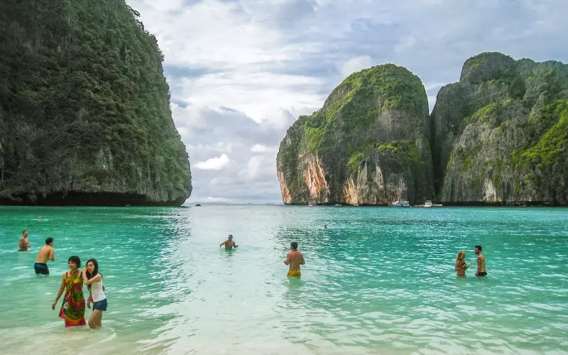 Mergulhe nas águas claras de Phi Phi