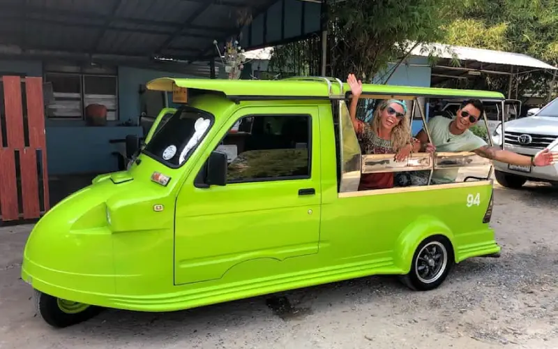 Pedalar por Ayutthaya é um jeito leve de explorar