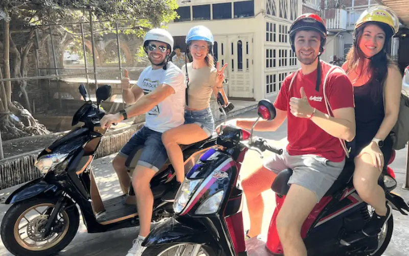 Explore Ayutthaya de moto com liberdade e economia