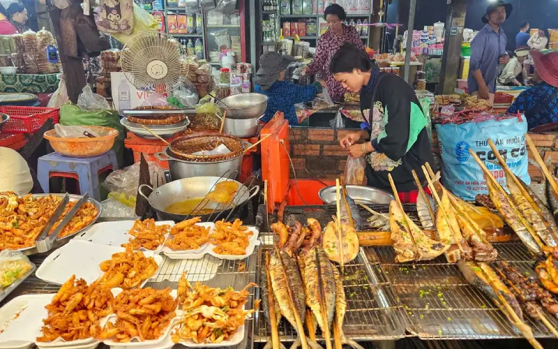 Mercado do caranguejo mostra vida local