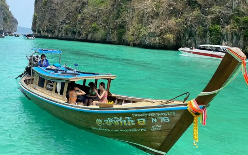 Navegue no longtail até enseadas secretas