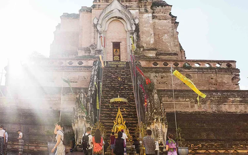 A história de Wat Chedi Luang remonta ao século XIV.