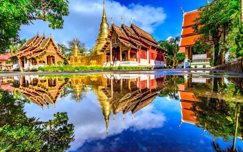 Wat Phra Singh também é amplamente conhecido por seu significado espiritual e histórico