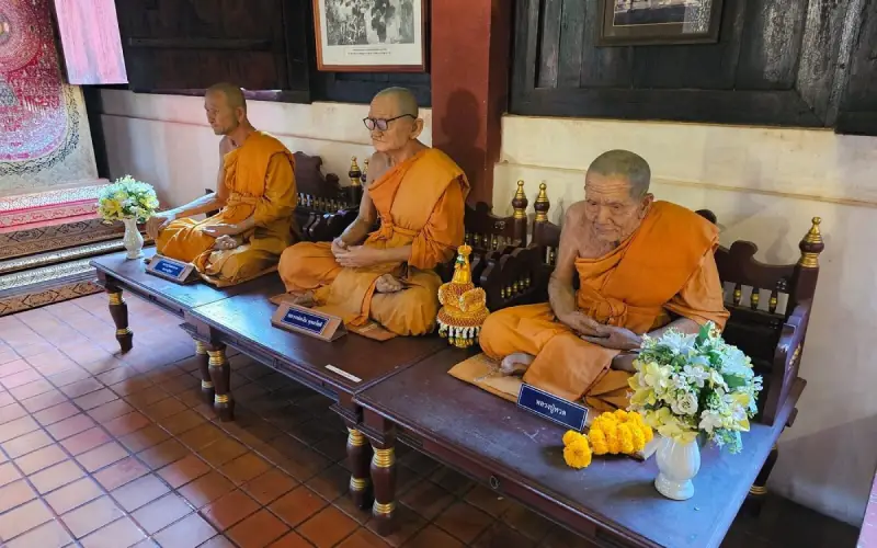 Respeitar os monges e seguir as regras do templo é essencial para uma visita significativa e enriquecedora