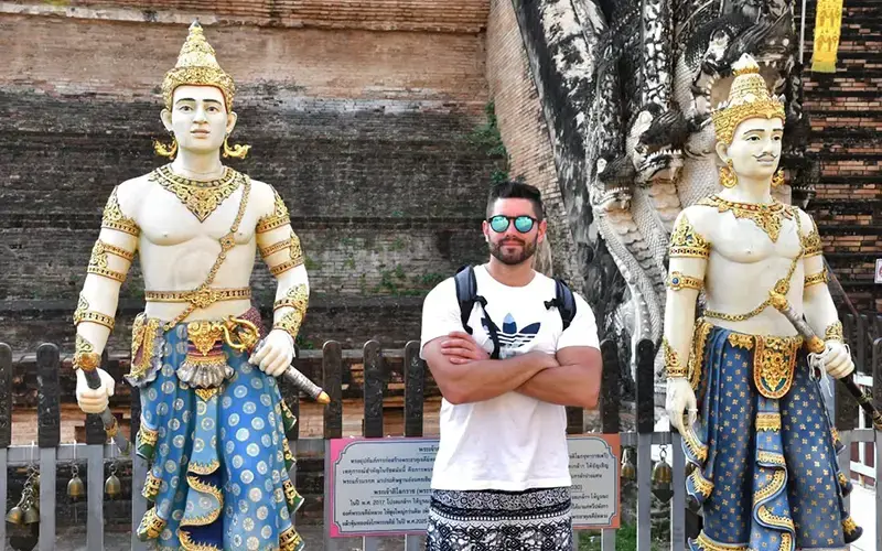 Você pode tirar fotos com esculturas do lado de fora da Casa do Guardião (Credit: @fgporelmundo)