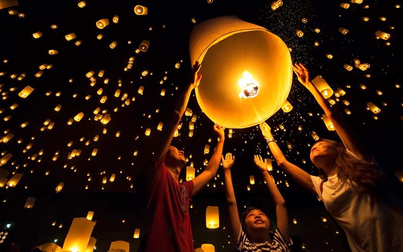 Floating lanterns festival