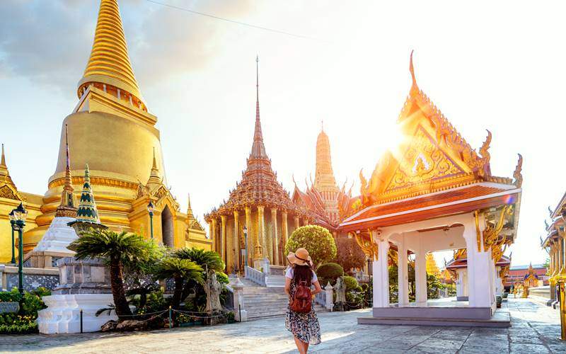 women in grand palace bangkok