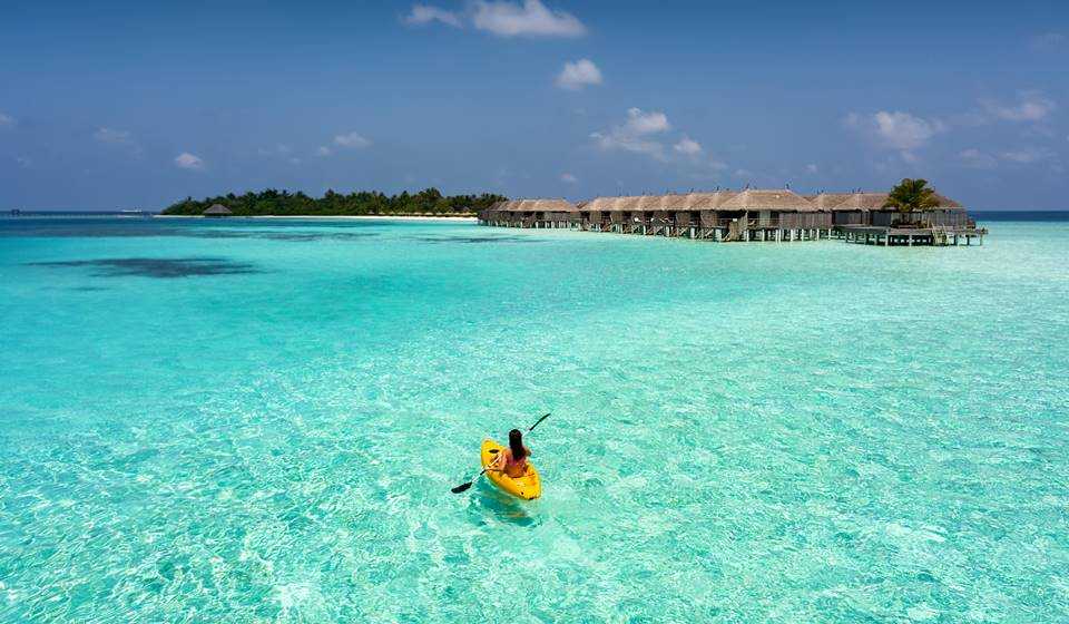 turqoise waters in the Maldives