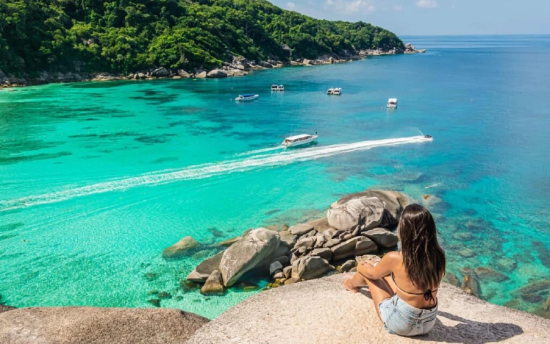 Koh Similan encanta com águas claras e vida marinha