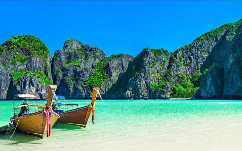 Khao Lak é uma tranquila cidade litorânea localizada na província de Phang Nga