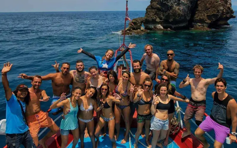 Mergulhe e aproveite Sail Rock