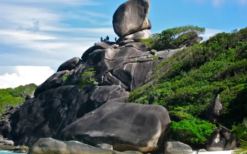 Trilha até Sail Rock mostra vista do mar