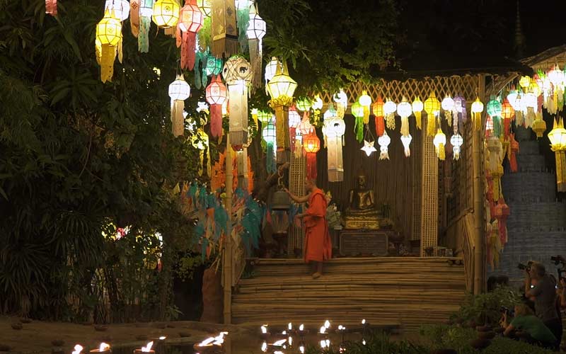 Inauguración del festival de los faroles en Chiang Mai
