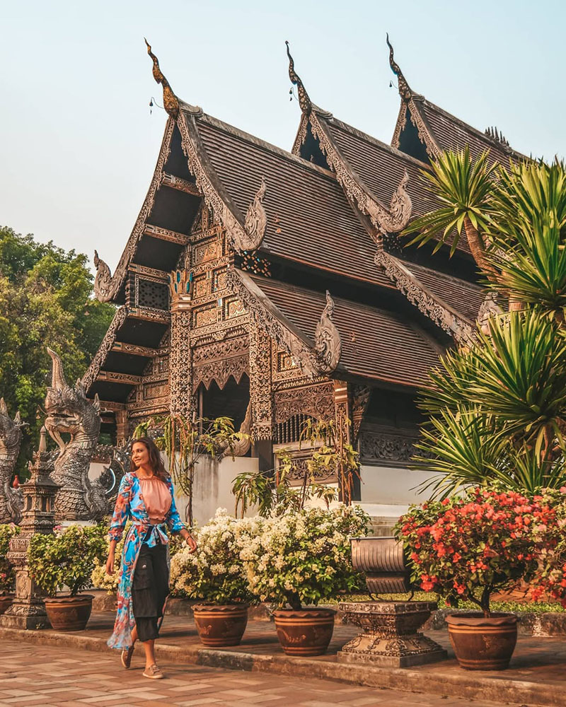 Wat Chedi Luang é um templo histórico com ruínas impressionantes.