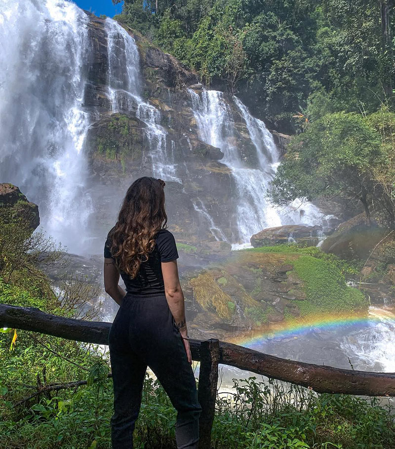 Cachoeira espetacular no Doi Inthanon, a melhor foto é tirada à tarde.