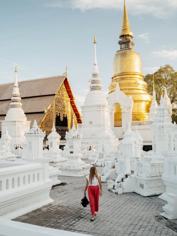 Uma bela vista para as mulheres em Wat Suan Dok