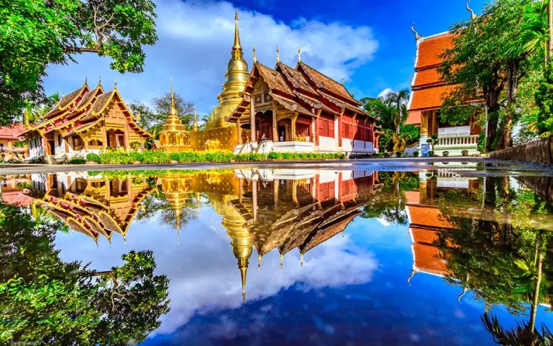 Wat Phra Singh também é amplamente conhecido por seu significado espiritual e histórico