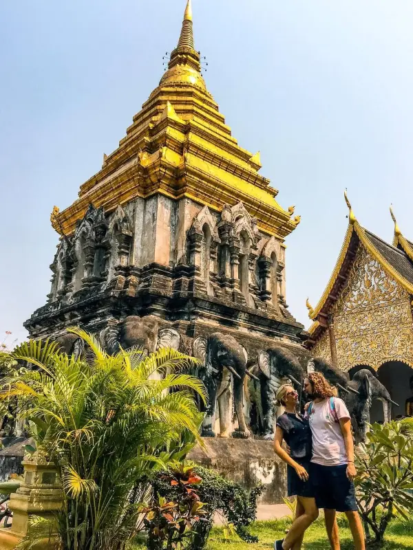 As antigas paredes de pedra do Wat Chiang Man refletem sua rica herança Lanna.