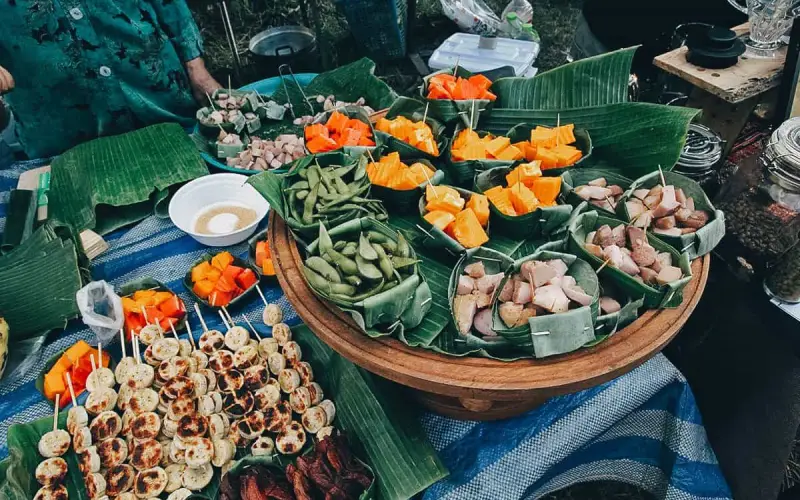 Vivenciando a Atmosfera do Festival & a Gastronomia Tailandesa