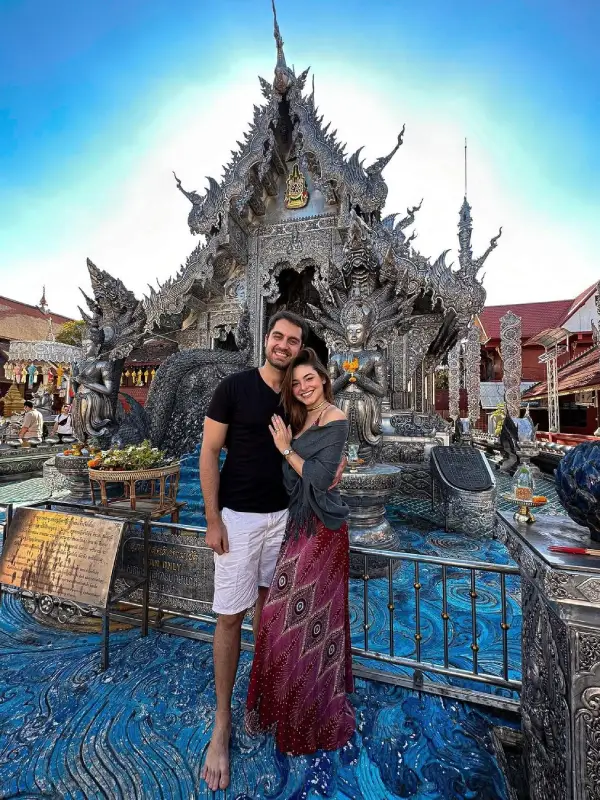 Como uma verdadeira obra-prima do artesanato Lanna, Wat Sri Suphan impressiona não apenas por sua estrutura reluzente, mas também por ser um testemunho vivo do rico patrimônio dos ourives de Chiang Mai.