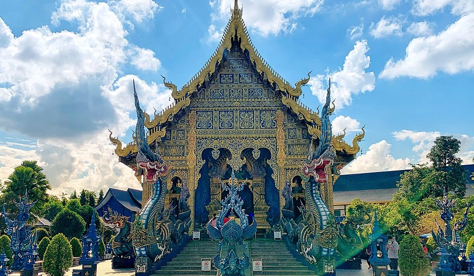 Viagem para Wat Rong Suea Ten