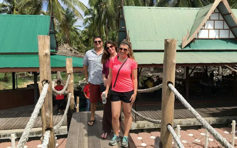 Muitos também tiram fotos memoráveis na ponte do mercado