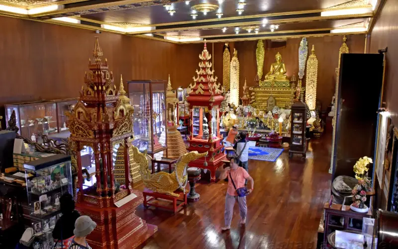O Museu Hong Luang Saeng Kaew preserva relíquias e artefatos budistas valiosos