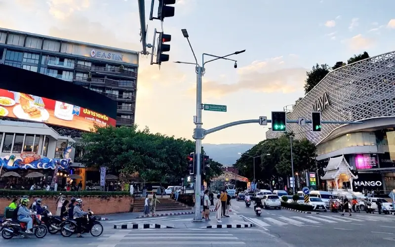 Maya Mall: shopping moderno em Nimmanhaemin com marcas de luxo.