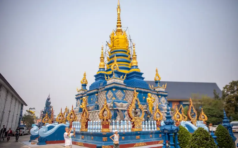 Beleza dourada e espiritualidade fazem deste templo um destino especial