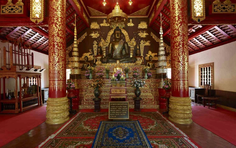 O salão Ubosot é o local sagrado para cerimônias importantes de ordenação