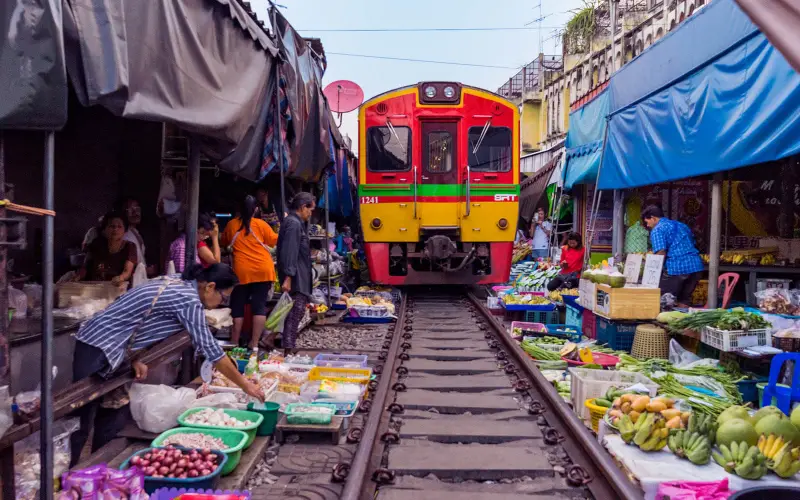 Combinar essa experiência com Mae Klong torna a viagem completa e permite explorar ao máximo
