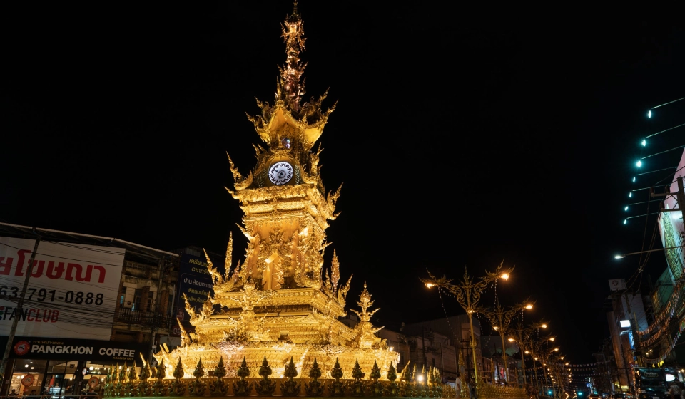 Viagem para Torre do Relógio de Chiang Rai