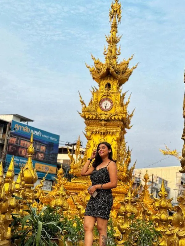 Diante da Torre do Relógio, viajantes garantem fotos belíssimas e exclusivas