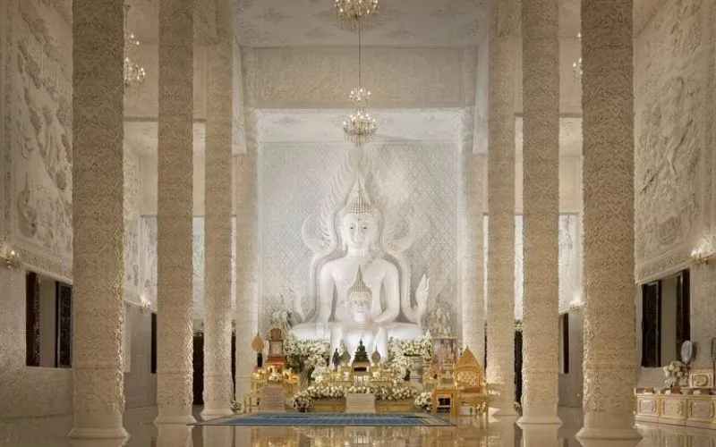Salão principal de Wat Huay Pla Kang