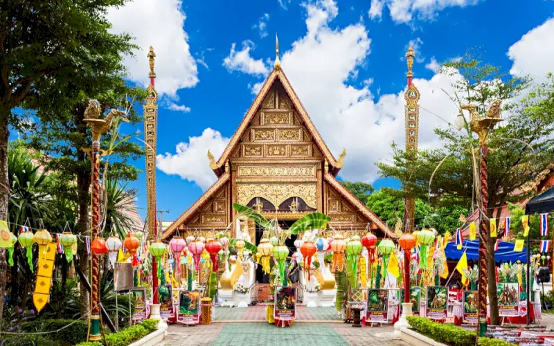 Os visitantes podem vivenciar celebrações vibrantes e outros eventos culturais