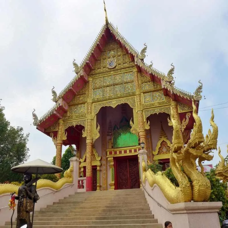 Wat Mung Muang é um pequeno templo no centro de Chiang Rai