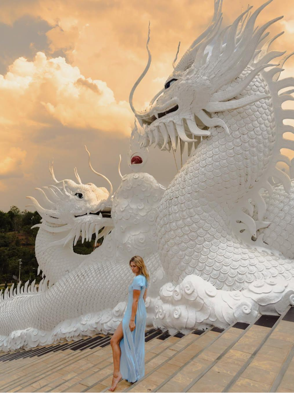 Escadaria do Dragão Branco em Wat Huay Pla Kang