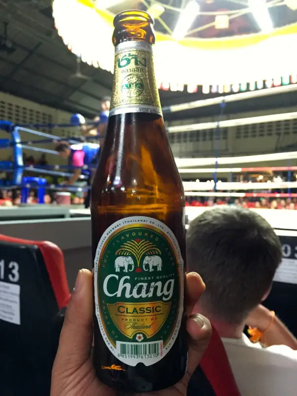Luta de Muay Thai e cerveja gelada imperdível