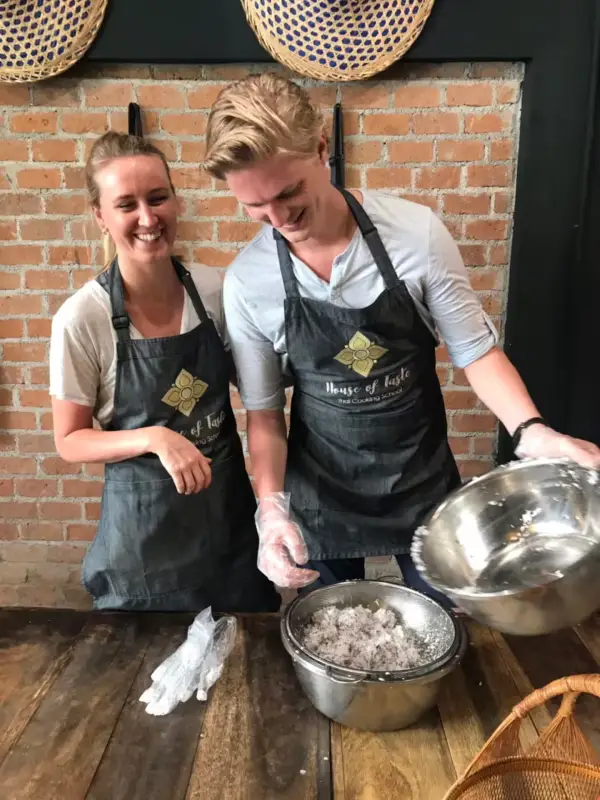 Aulas tailandesas são divertidas e valorizam chefs