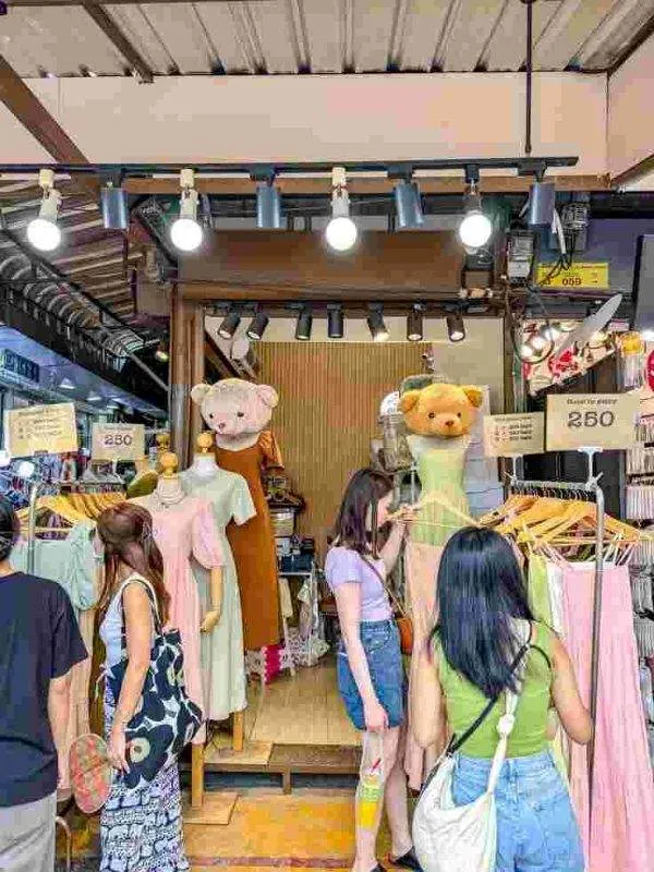 O Mercado Chatuchak é um destino de compras, restaurantes e cultura local
