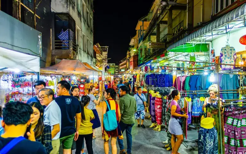 Chiang Rai Night Bazaar mercado de artesanato e comida