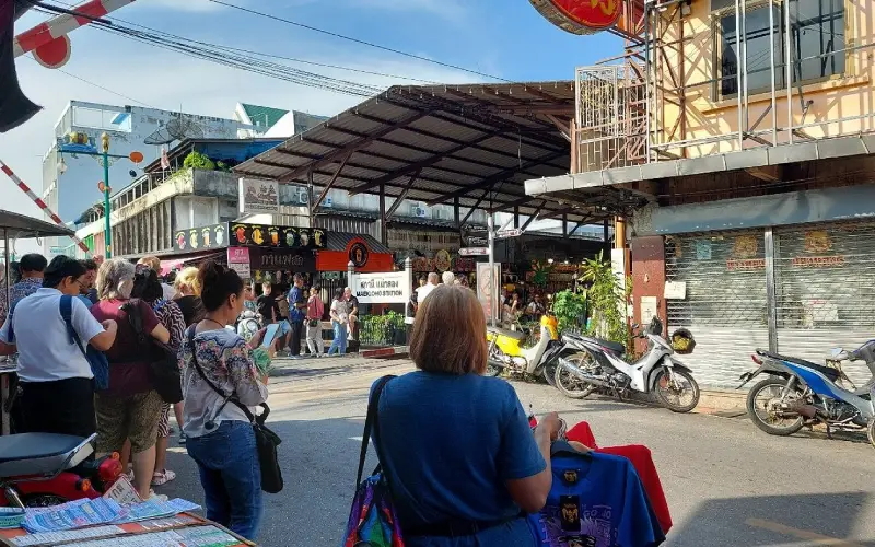 Visitantes têm várias opções para chegar ao mercado