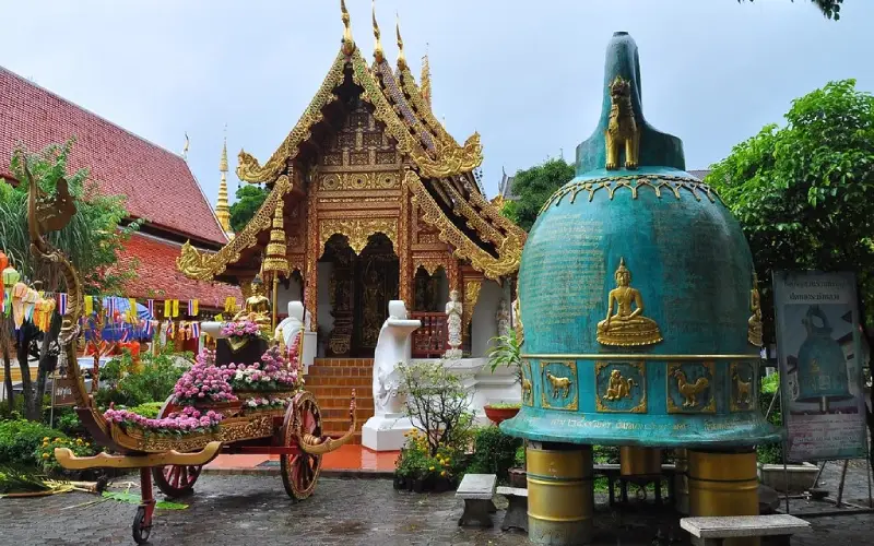 Torre de sino Lanna une tradição e modernidade